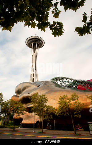 Seattle EMP und Space Needle Monorail Stadtstaat Washington Vereinigte Staaten von Amerika USA Stockfoto