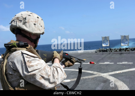 Ein Militärpolizist, Bekämpfung von Logistik-Bataillon 26, 26. Marine Expeditionary Unit zugeordnet, Stockfoto