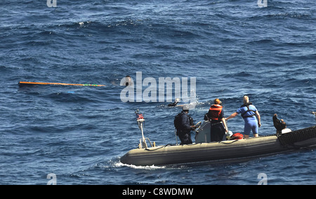 Bekämpfung der Piraterie Operationen im Rahmen einer Mission-basierte Mandat aktiv abzuschrecken, stören und unterdrücken Piraterie vor der Küste Somalias. Stockfoto