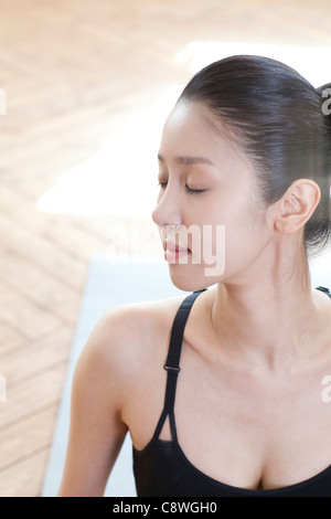 Asiatische Frau Übung Stockfoto