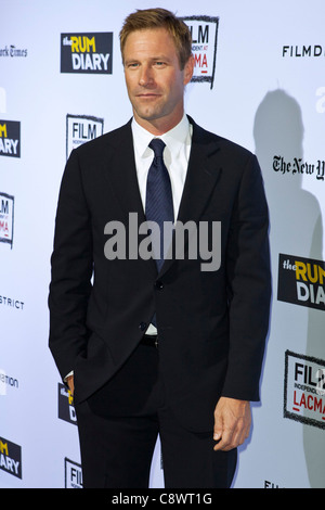 Aaron Eckhart im Ankunftsbereich für THE RUM DIARY Premiere, Los Angeles County Museum of Art (LACMA), Los Angeles, CA am 13 Oktober, Stockfoto