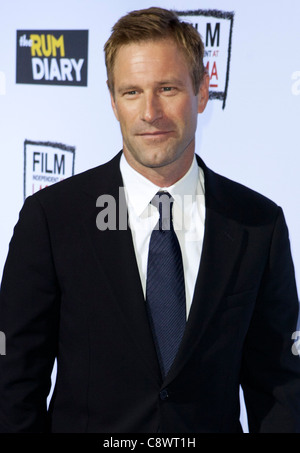 Aaron Eckhart im Ankunftsbereich für THE RUM DIARY Premiere, Los Angeles County Museum of Art (LACMA), Los Angeles, CA am 13 Oktober, Stockfoto