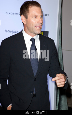 Aaron Eckhart im Ankunftsbereich für THE RUM DIARY Premiere, Los Angeles County Museum of Art (LACMA), Los Angeles, CA am 13 Oktober, Stockfoto