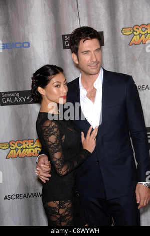 Shiva Rose, Dylan McDermott im Ankunftsbereich für SCREAM Awards 2011 von Spike TV, Universal Studios viel los, Los Angeles, CA 15 Oktober, Stockfoto