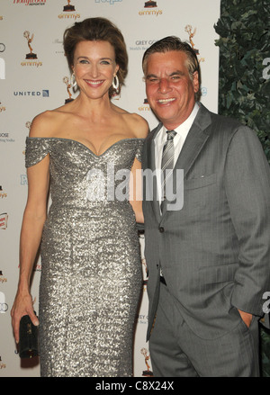 Brenda Strong, Eric Stonestreet im Ankunftsbereich für die 63. Primetime Emmy Awards - Darsteller nominiert Rezeption, Pacific Design Stockfoto