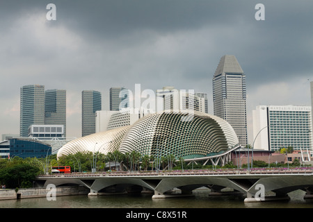 Performing Arts Center, Esplanade, Marina Bay, bekannt lokal als die Durian wegen seiner Ähnlichkeit mit der Frucht, Singapur. Stockfoto