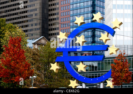 Euro-Symbol vor der EZB, Europäische Zentralbank, Willy-Brandt-Platz-Platz in Frankfurt Am Main, Deutschland Stockfoto