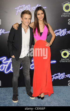 Hunter Haze, Victoria Justice im Ankunftsbereich für FOOTLOOSE Premiere, Village Theatre in Westwood, Los Angeles, CA 3. Oktober 2011. Stockfoto