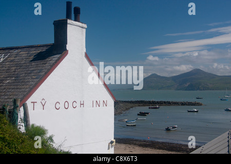 Ty Coch Inn Porth Dinllaen Cardigan Halbinsel Gwynedd North Wales UK Yr eIFL.NET Berge im Hintergrund Stockfoto