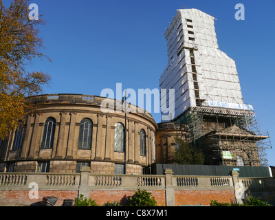 Kirche St. Chad Shrewsbury in Kunststoff für die Renovierung Shropshire abgedeckt Stockfoto