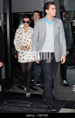 Kourtney Kardashian Scott Disick weglassen ihr Hotel in Midtown Manhattan über Promi-Schnappschüsse - TUE New York NY 4. Oktober Stockfoto