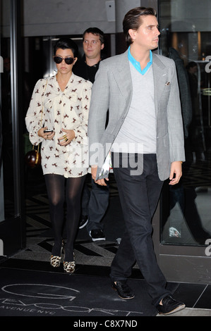 Kourtney Kardashian Scott Disick weglassen ihr Hotel in Midtown Manhattan über Promi-Schnappschüsse - TUE New York NY 4. Oktober Stockfoto