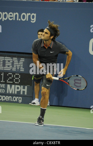 Roger Federer konkurriert in Anwesenheit uns OPEN 2011 Tennis Championship-Montag USTA Billie Jean King National Tennis Center Stockfoto