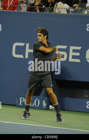 Roger Federer konkurriert in Anwesenheit uns OPEN 2011 Tennis Championship-Montag USTA Billie Jean King National Tennis Center Stockfoto