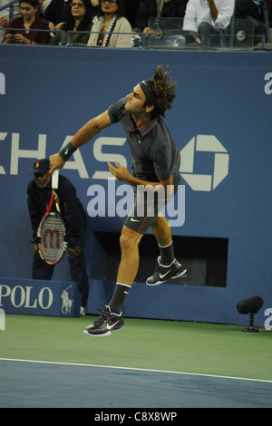 Roger Federer konkurriert in Anwesenheit uns OPEN 2011 Tennis Championship-Montag USTA Billie Jean King National Tennis Center Stockfoto