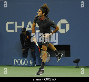 Roger Federer konkurriert in Anwesenheit uns OPEN 2011 Tennis Championship-Montag USTA Billie Jean King National Tennis Center Stockfoto