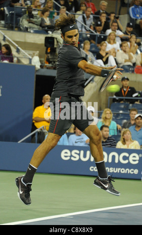 Roger Federer konkurriert in Anwesenheit uns OPEN 2011 Tennis Championship-Montag USTA Billie Jean King National Tennis Center Stockfoto