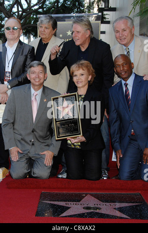 Im Uhrzeigersinn oben links Peter Asher, Phil Everly Gary Busey Tom LaBonge Marty Shelton Maria Elena Holly Leron Gubler atinduction Stockfoto