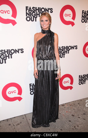 Heidi Klum tragen L'Agence Kleid Ankünfte QVC ist Fashions Night Out EventSuspenders Gebäude in SoHo New York NY 8. September Stockfoto