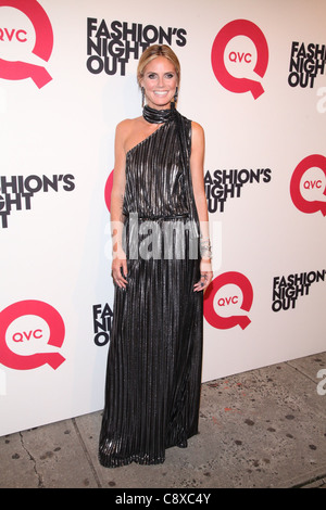 Heidi Klum tragen L'Agence Kleid Ankünfte QVC ist Fashions Night Out EventSuspenders Gebäude in SoHo New York NY 8. September Stockfoto