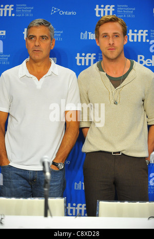 George Clooney Ryan Gosling Atpress ConferenceIDES März Pressekonferenz Toronto International Film Festival TIFF Bell Stockfoto