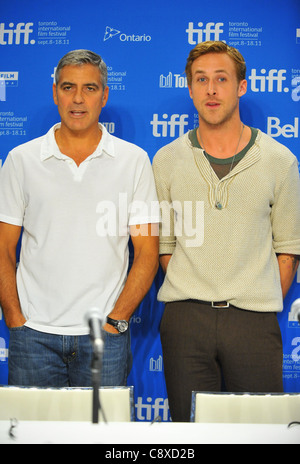 George Clooney Ryan Gosling Atpress ConferenceIDES März Pressekonferenz Toronto International Film Festival TIFF Bell Stockfoto