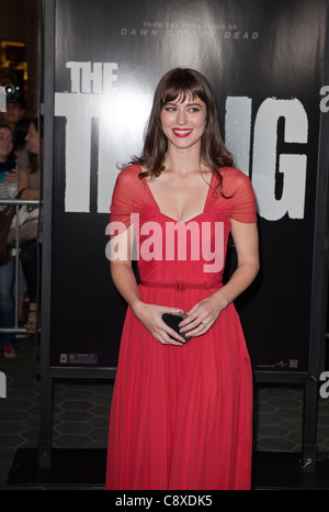 Mary Elizabeth Winstead ArrivalsTHING Premiere AMC Universal CityWalk Kinos Los Angeles CA 10. Oktober 2011 Foto Emiley Stockfoto