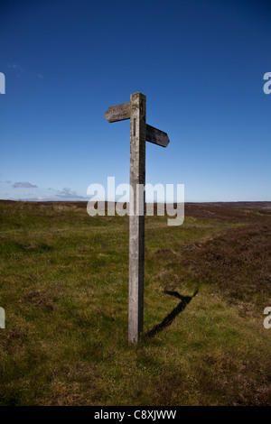 Landschaft Fußweg Holzschild, Baybridge, Weardale, Blanchland, Northumberland, England. UK Stockfoto