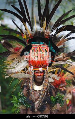 Darsteller aus Jiwaka Stammes im westlichen Hochland der Paiya zeigen Sing-Sing im westlichen Hochland Papua-Neuguinea Stockfoto