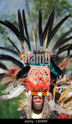 Darsteller aus Jiwaka Stammes im westlichen Hochland der Paiya zeigen Sing-Sing im westlichen Hochland Papua-Neuguinea Stockfoto