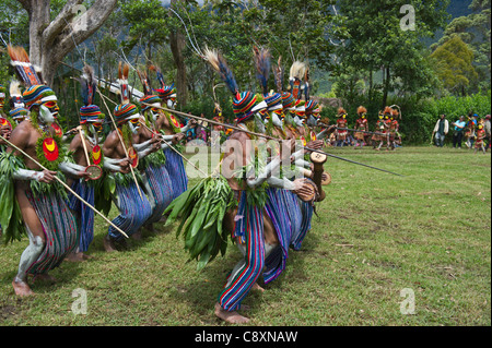 Stammes-Interpreten aus dem Anglimp Distrikt Waghi Provinz Western Highlands-Papua-Neuguinea Stockfoto