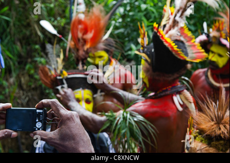 Huli Wigmen aus dem Tari-Tal im südlichen Hochland von Papua-Neu-Guinea an ein Sing-Sing Mt Hagen Stockfoto