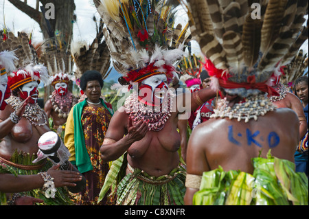 Kulturgruppe aus Mt Hagen tanzen in ein Sing-Sing - Mt Hagen zeigen in Western Highlands-Papua-Neuguinea Stockfoto