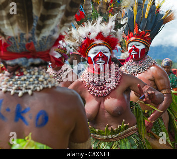 Kulturgruppe aus Mt Hagen tanzen in ein Sing-Sing - Mt Hagen zeigen in Western Highlands-Papua-Neuguinea Stockfoto