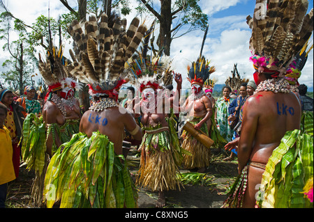 Kulturgruppe aus Mt Hagen tanzen in ein Sing-Sing - Mt Hagen zeigen in Western Highlands-Papua-Neuguinea Stockfoto