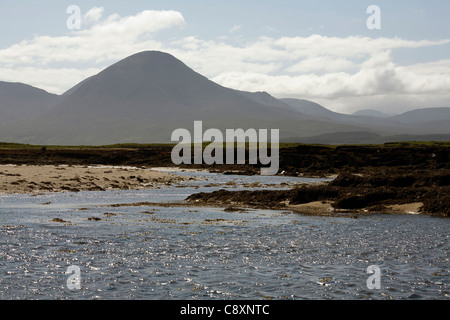 Beinn Na Caillich aus Rubha Ardnish Strand Breakish Broadford Isle Of Skye Schottland Stockfoto