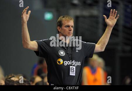 03 11 2011 Handball Supercup Berlin, Deutschland, Deutschland gegen Dänemark.  Martin Heuberger Deutschland deutsche Trainer Handball National Team Länderspiel DHB-Supercup Stockfoto