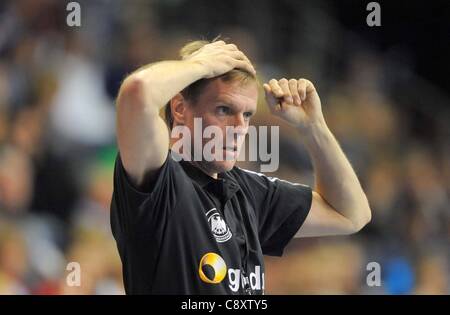 03 11 2011 Handball Supercup Berlin, Deutschland, Deutschland gegen Dänemark.  Martin Heuberger deutsche Trainer Handball Nationalmannschaft Stockfoto