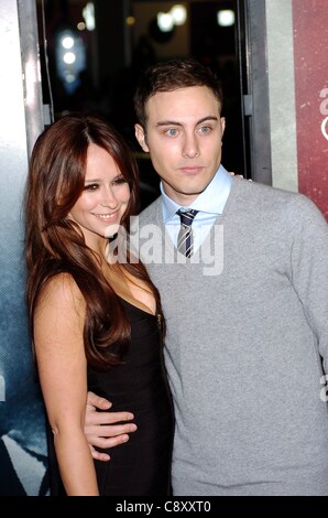 Jennifer Love Hewitt, Jarod Einsohn im Ankunftsbereich für AFI Fest Opening Night Gala Premiere von J. EDGAR Presented von Audi, Graumans Chinese Theatre, Los Angeles, CA 3. November 2011. Foto von: Michael Germana/Everett Collection Stockfoto