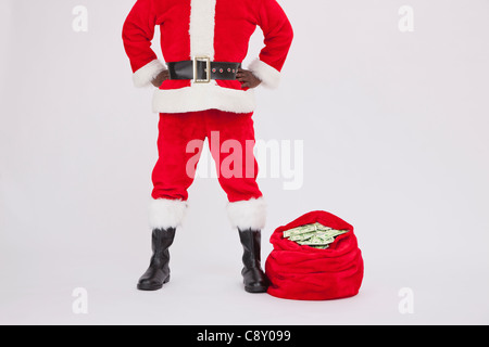 USA, Illinois, Metamora, niedrige Abschnitt von Santa Claus Sack von Banknoten Stockfoto