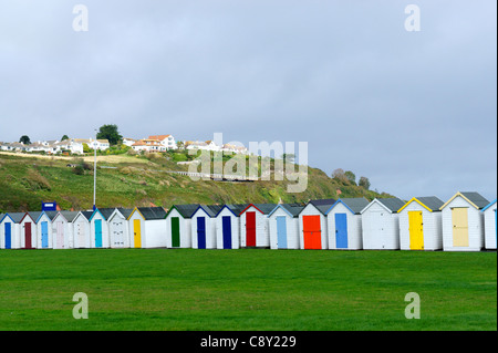 Strandhütten an Broadsands in der Nähe von Paignton, Devon, England. Stockfoto