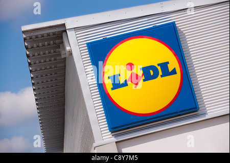 Lidl-Schild an der Außenseite der Niederlassung Stockfoto