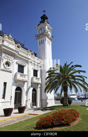 Clock Tower-Gebäude am Hafen von Americas Cup in Valencia, Spanien Stockfoto