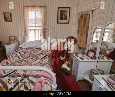 Schaufensterpuppe im inneren Raum, Bergmanns Home Museum, semi-ghost Stadt von White Oaks in Jicarilla Bergen in der Nähe von Carrizozo, New Mexico, USA Stockfoto