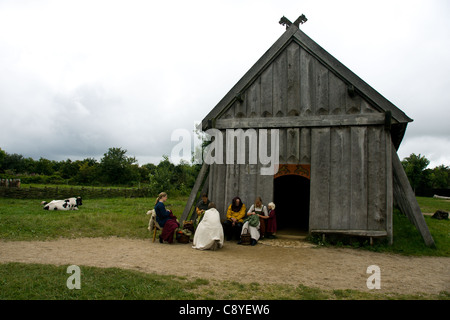 Bei der Vikingecenter in Ribe finden Sie alle Arten von Viking Aktivitäten. Im Sommer bewegen Menschen dort leben als Wikinger Stockfoto