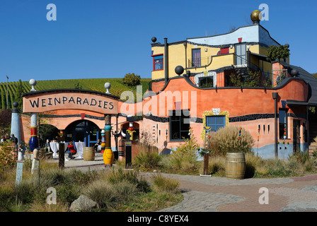 Hundertwasser Haus im Weinparadies Hirn Weinberg Estate, Untereisenheim, Landkreis Würzburg untere Franken, Stockfoto