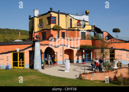 Hundertwasser Haus im Weinparadies Hirn Weinberg Estate, Untereisenheim, Landkreis Würzburg untere Franken, Stockfoto