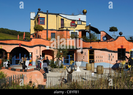 Hundertwasser Haus im Weinparadies Hirn Weinberg Estate, Untereisenheim, Landkreis Würzburg untere Franken, Stockfoto