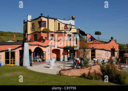 Hundertwasser Haus im Weinparadies Hirn Weinberg Estate, Untereisenheim, Landkreis Würzburg untere Franken, Stockfoto