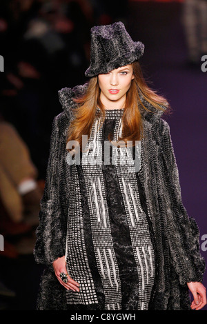 Anna Sui – Start-und Landebahn - Kollektion Herbst/Winter 2011 – New York Fashionweek Stockfoto